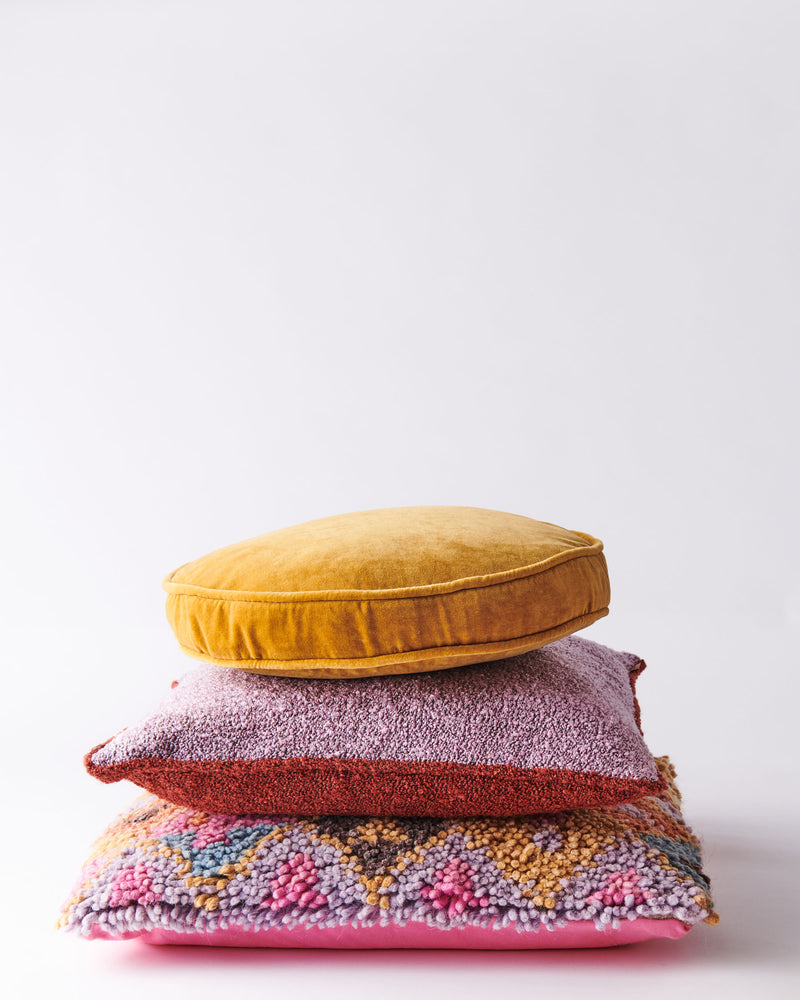 Pecan Velvet Pea Cushion